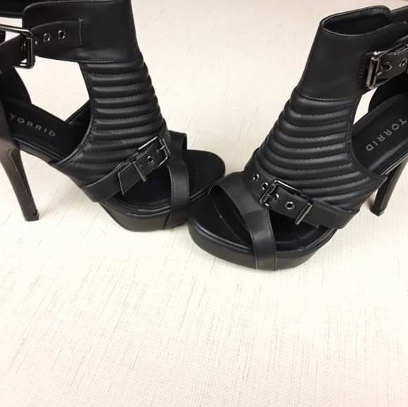 torrid Shoes - ISO Looking to buy Torrid Shoes